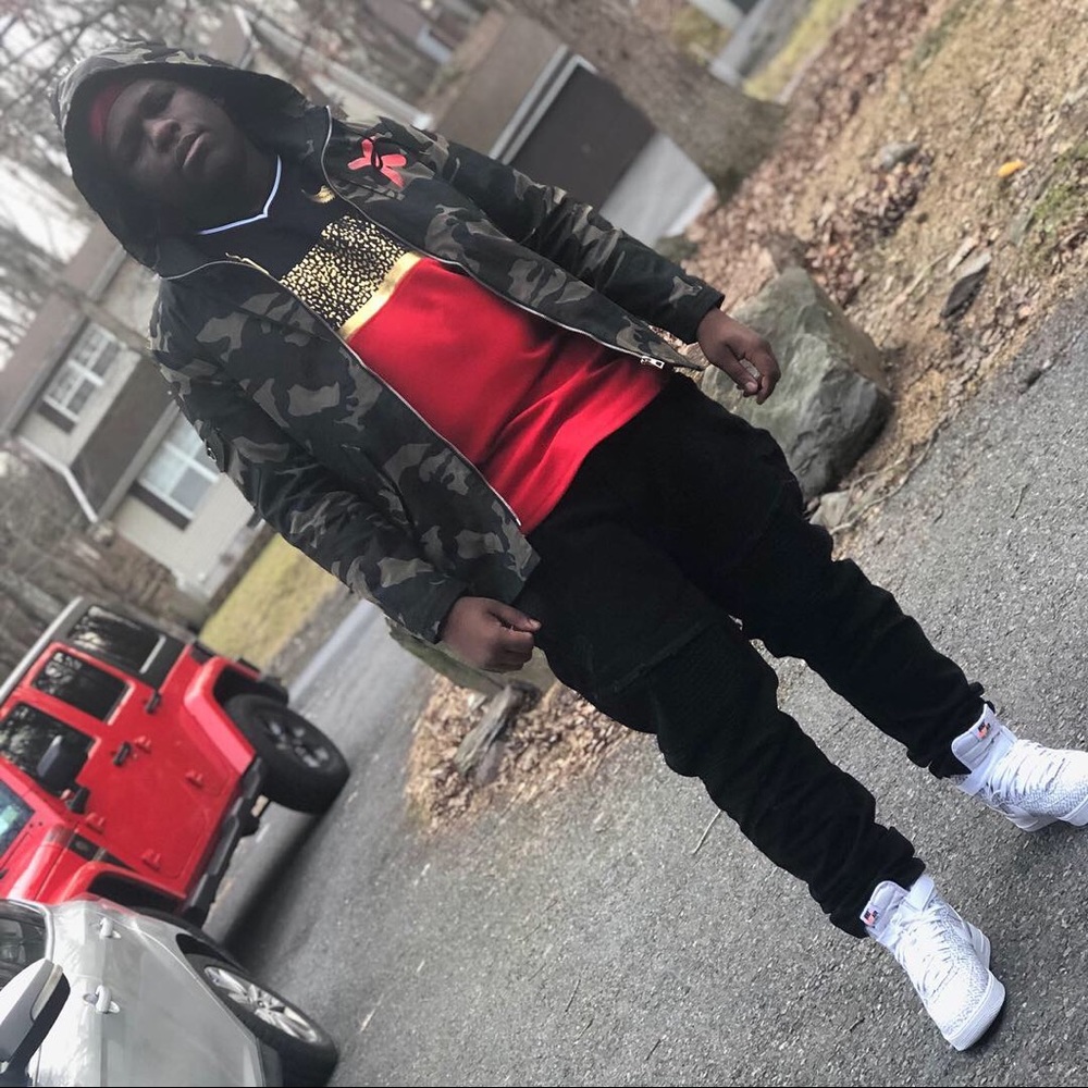 Meet your Posher, Troy